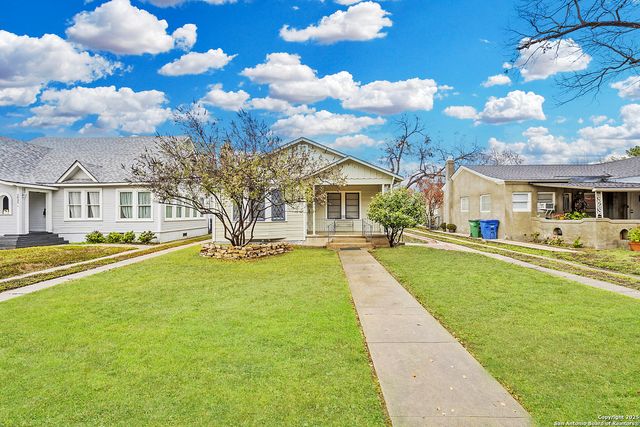 2031 W Summit, San Antonio, TX 78201