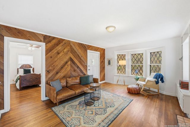 2031 W Summit, San Antonio, TX 78201