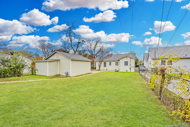 2031 W Summit, San Antonio, TX 78201