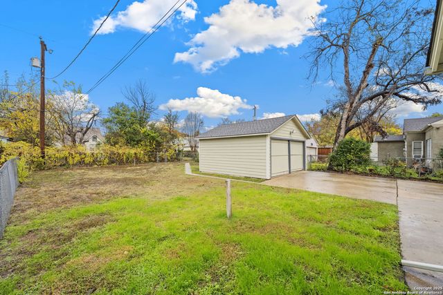 2031 W Summit, San Antonio, TX 78201