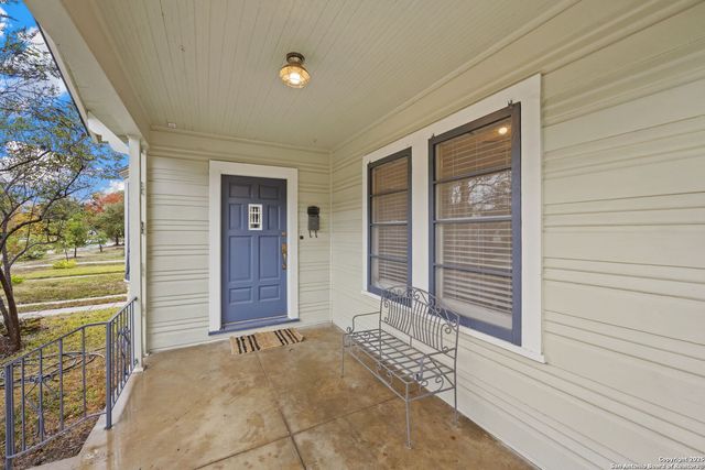 2031 W Summit, San Antonio, TX 78201