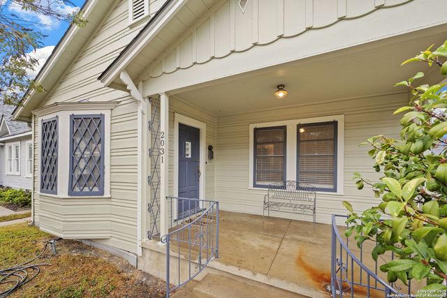 2031 W Summit, San Antonio, TX 78201