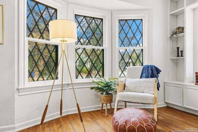 2031 W Summit, San Antonio, TX 78201