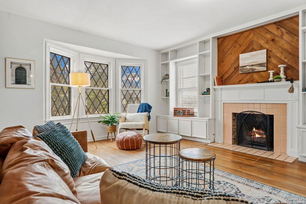 2031 W Summit, San Antonio, TX 78201