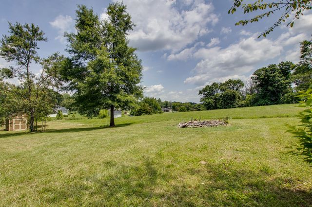 295 Hill Ct, Gallatin, TN 37066