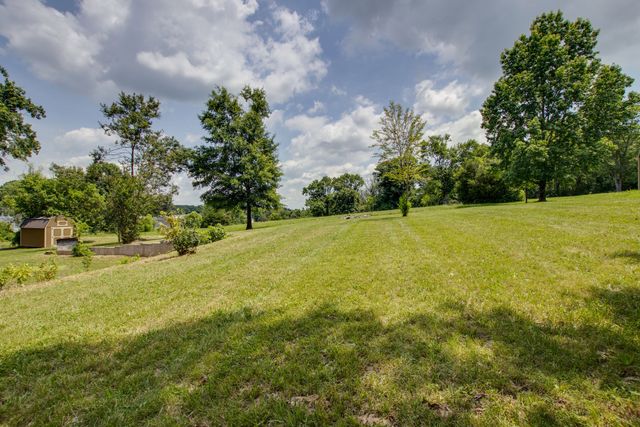 295 Hill Ct, Gallatin, TN 37066