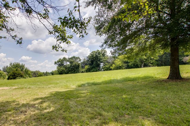 295 Hill Ct, Gallatin, TN 37066