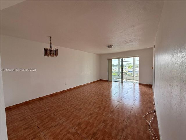 8135 Sunrise Lakes Blvd 302, Sunrise, FL 33322