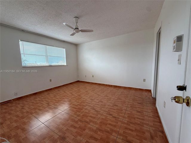 8135 Sunrise Lakes Blvd 302, Sunrise, FL 33322