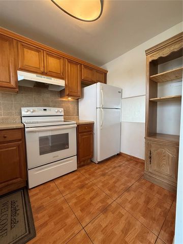 8135 Sunrise Lakes Blvd 302, Sunrise, FL 33322