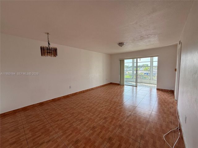 8135 Sunrise Lakes Blvd 302, Sunrise, FL 33322