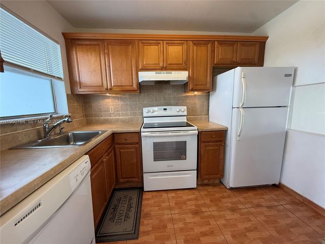 8135 Sunrise Lakes Blvd 302, Sunrise, FL 33322