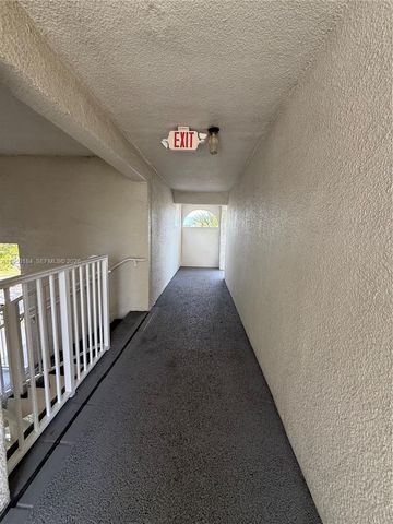 8135 Sunrise Lakes Blvd 302, Sunrise, FL 33322