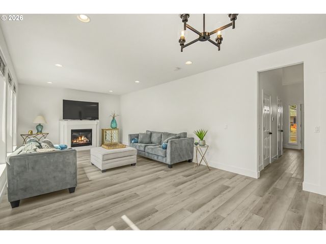 4726 Se SALQUIST Rd, Gresham, OR 97080
