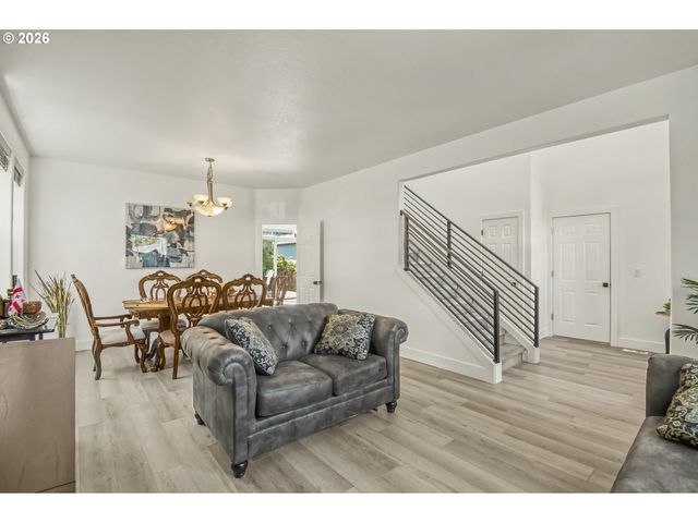 4726 Se SALQUIST Rd, Gresham, OR 97080