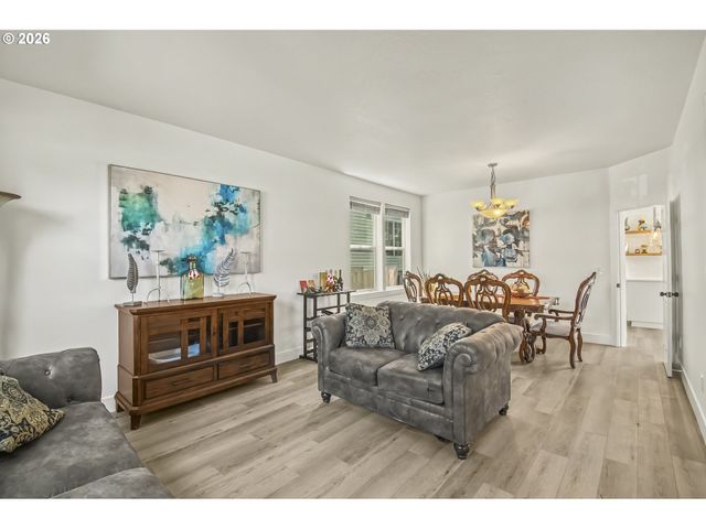 4726 Se SALQUIST Rd, Gresham, OR 97080