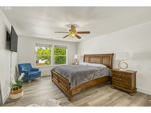 4726 Se SALQUIST Rd, Gresham, OR 97080