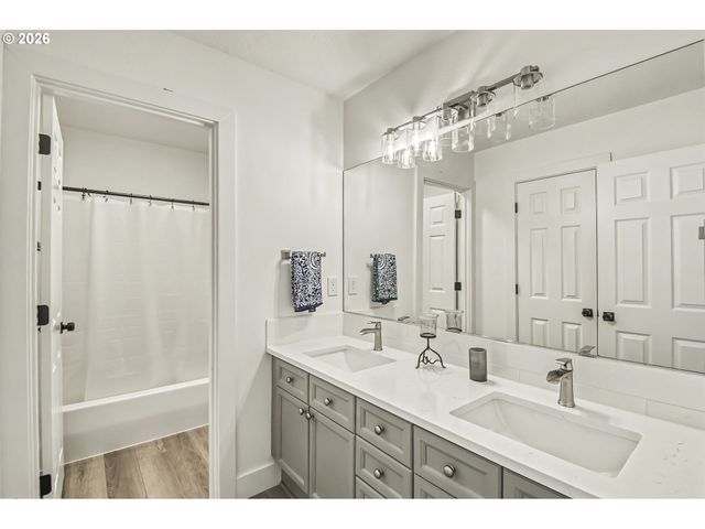 4726 Se SALQUIST Rd, Gresham, OR 97080