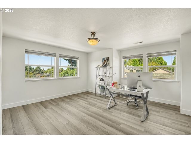 4726 Se SALQUIST Rd, Gresham, OR 97080