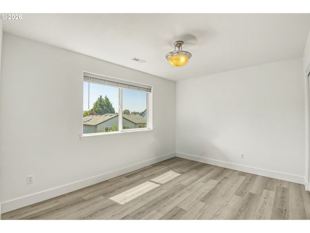 4726 Se SALQUIST Rd, Gresham, OR 97080