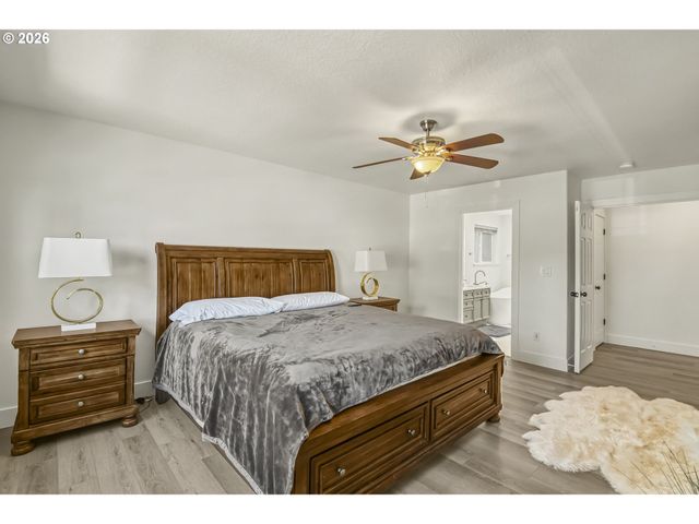 4726 Se SALQUIST Rd, Gresham, OR 97080
