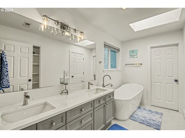 4726 Se SALQUIST Rd, Gresham, OR 97080