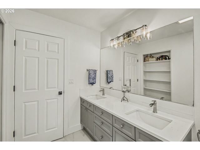 4726 Se SALQUIST Rd, Gresham, OR 97080