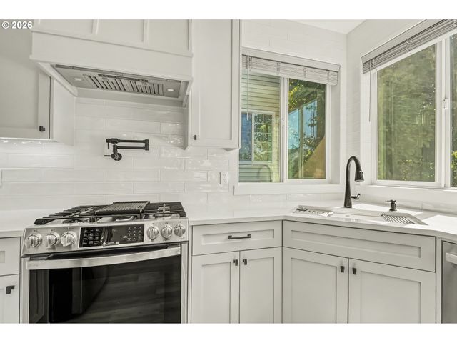 4726 Se SALQUIST Rd, Gresham, OR 97080