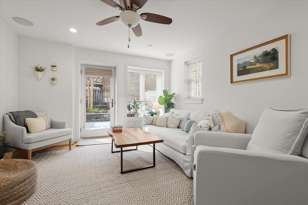 Image 13 of property listing at 133 W LEE ST, Baltimore, MD 21201