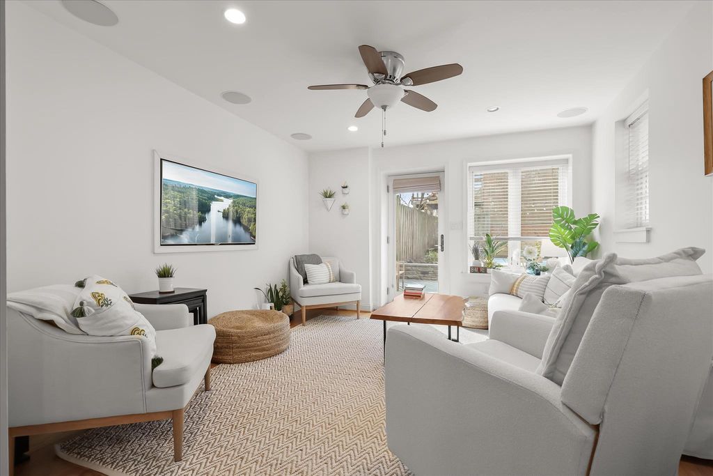 Image 14 of property listing at 133 W LEE ST, Baltimore, MD 21201