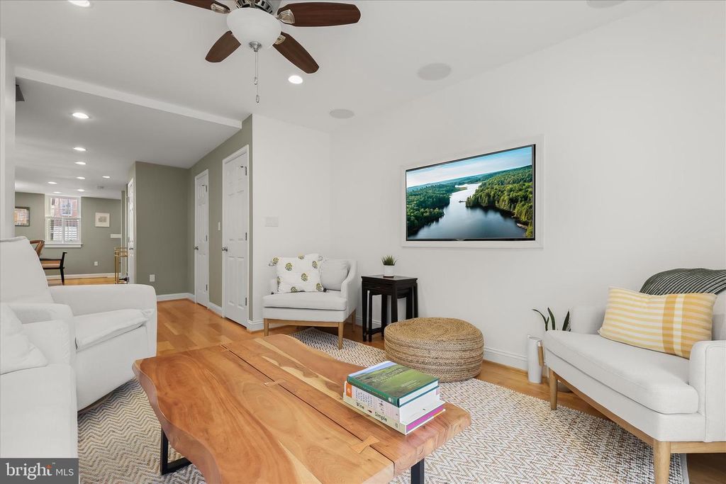 Image 15 of property listing at 133 W LEE ST, Baltimore, MD 21201
