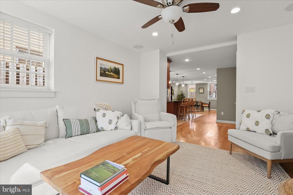 Image 16 of property listing at 133 W LEE ST, Baltimore, MD 21201