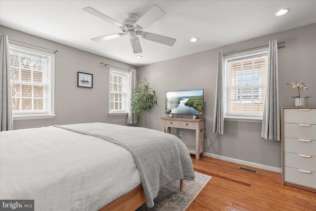 Image 19 of property listing at 133 W LEE ST, Baltimore, MD 21201