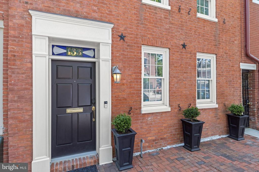 Image 3 of property listing at 133 W LEE ST, Baltimore, MD 21201