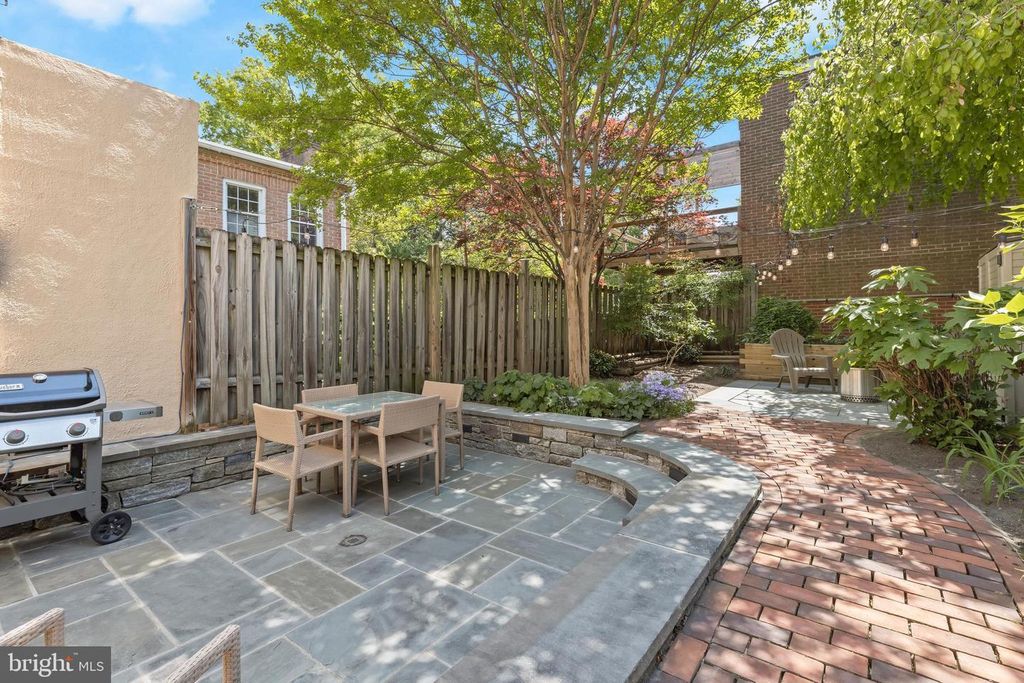 Image 35 of property listing at 133 W LEE ST, Baltimore, MD 21201