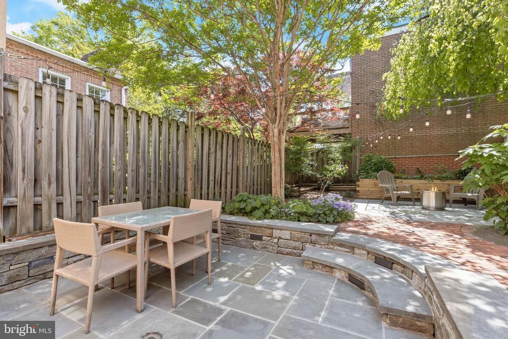 Image 36 of property listing at 133 W LEE ST, Baltimore, MD 21201