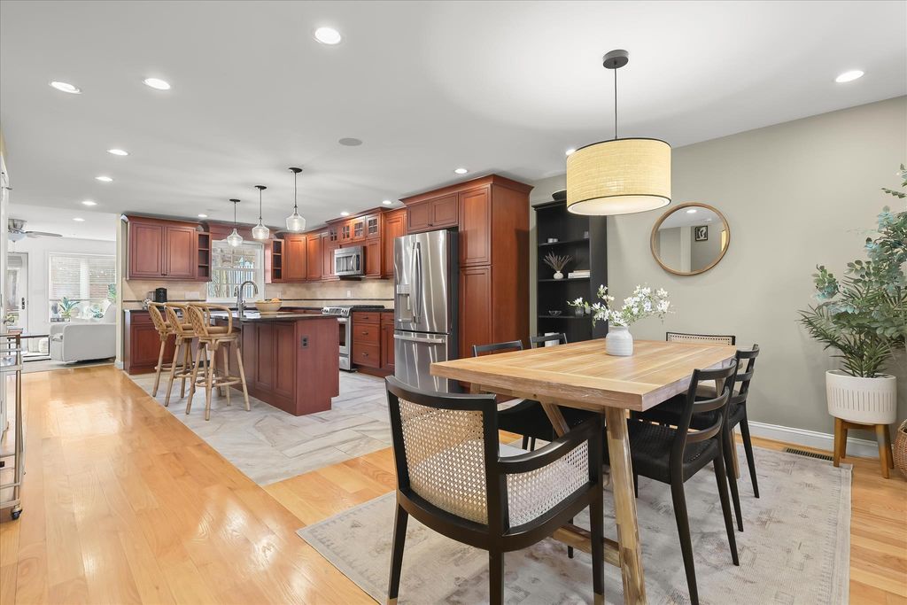 Image 5 of property listing at 133 W LEE ST, Baltimore, MD 21201