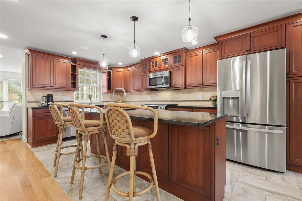 Image 7 of property listing at 133 W LEE ST, Baltimore, MD 21201