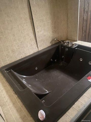 19005 Birchcrest Drive, Detroit, MI 48221