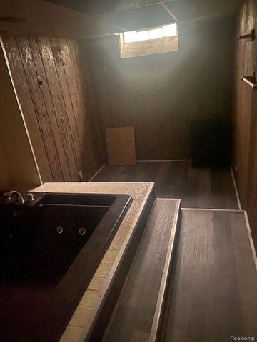 19005 Birchcrest Drive, Detroit, MI 48221