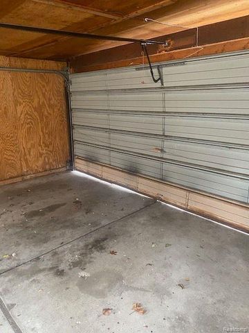 19005 Birchcrest Drive, Detroit, MI 48221