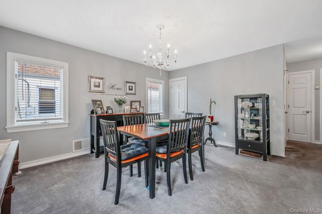 10 Gordon Avenue, Westbury, NY 11590