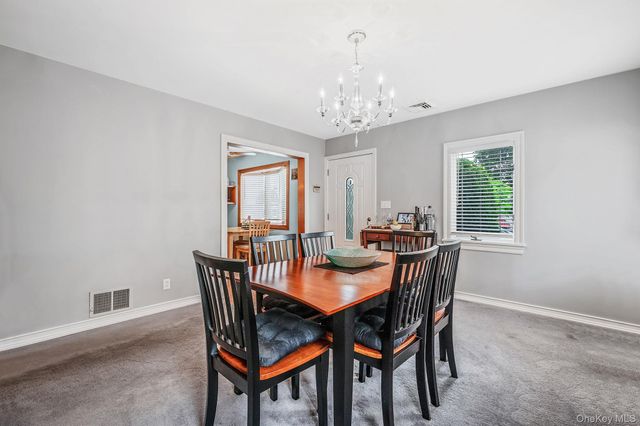 10 Gordon Avenue, Westbury, NY 11590