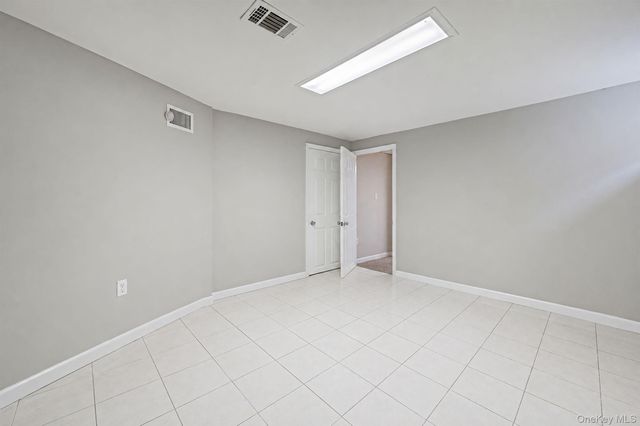 10 Gordon Avenue, Westbury, NY 11590