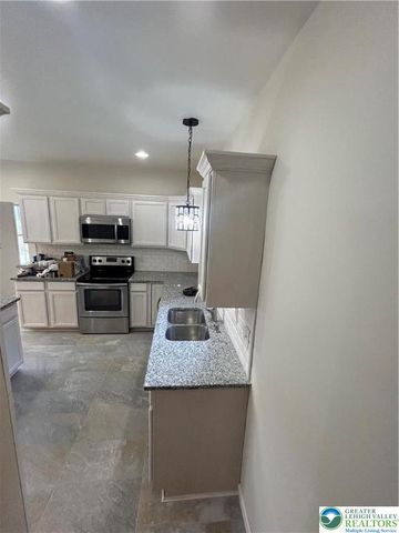 92 Creek Road, Washington Twp, PA 18013