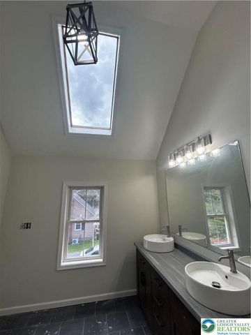 92 Creek Road, Washington Twp, PA 18013