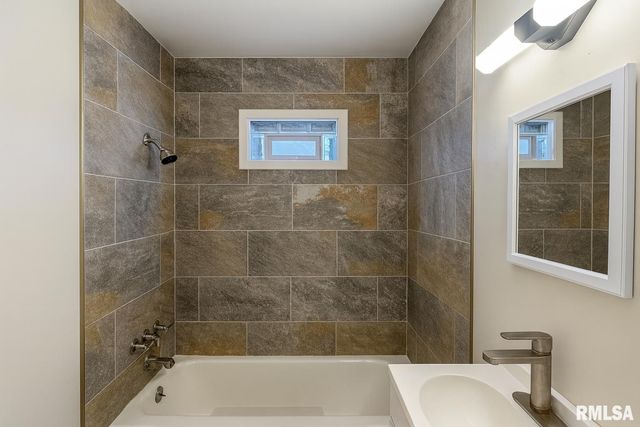 1417 W MCCLURE Avenue, Peoria, IL 61604