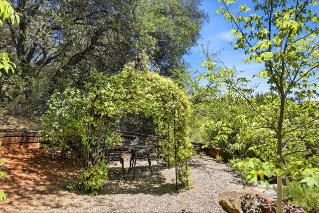 12420 Incline Dr, Auburn, CA 95603