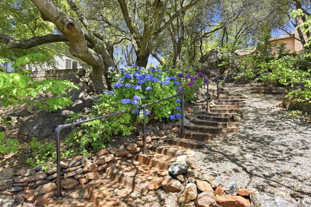 12420 Incline Dr, Auburn, CA 95603