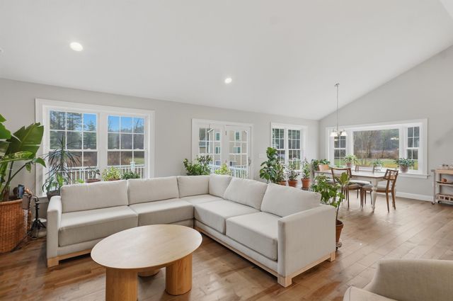 71 Bedford Road, Merrimack, NH 03054